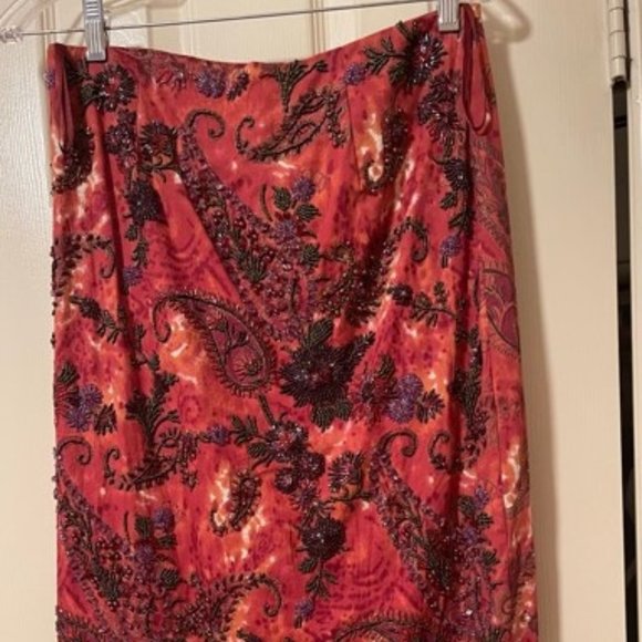 Heavily beaded skirt - Picture 2 of 7